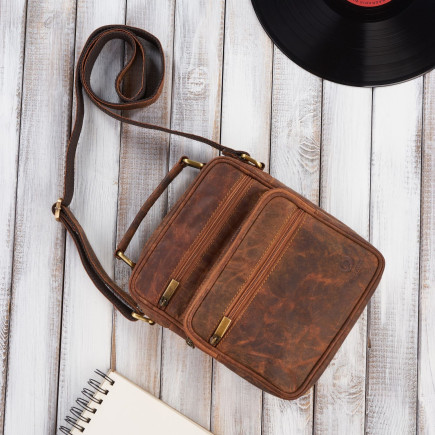 PRAKTYCZNA MĘSKA SASZETKA NA RAMIĘ VINTAGE PAOLO PERUZZI T-28-HBR