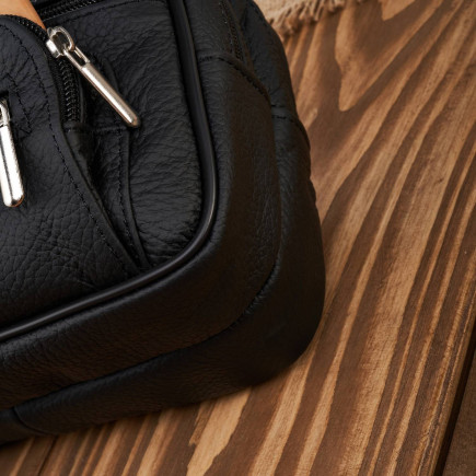 Saszetka męska skórzana do ręki praktyczna pakowna czarna Abruzzo ABR-10