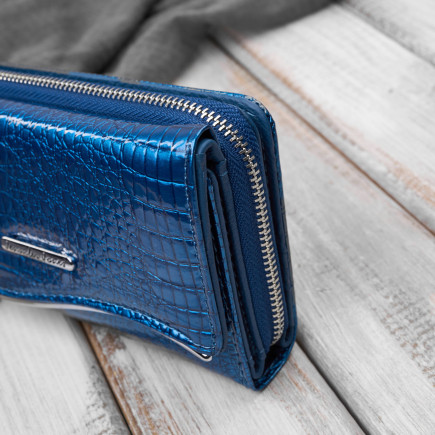 Portfel damski skórzany lakierowany croco niebieski SP-24-CDB – elegancki portfel z tłoczeniem