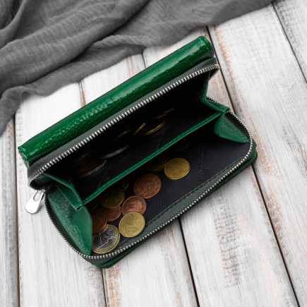 Portfel damski skórzany lakierowany croco zielony SP-24-CGRN – elegancki portfel z tłoczeniem