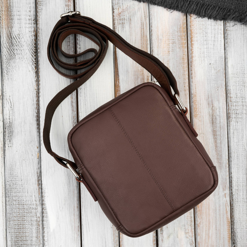 Stylowy zestaw męski Paolo Peruzzi – skórzana saszetka na ramię oraz eleganckie etui na karty.
