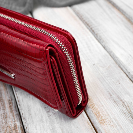 Portfel damski skórzany lakierowany ze zwierzęcym wzorem croco czerwony